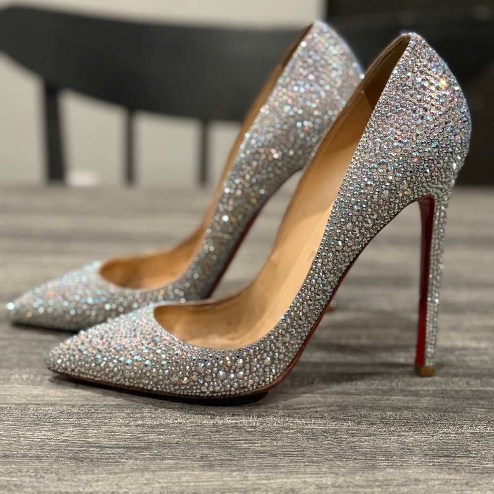 Beautiful Christian Louboutin Pumps
Size 37